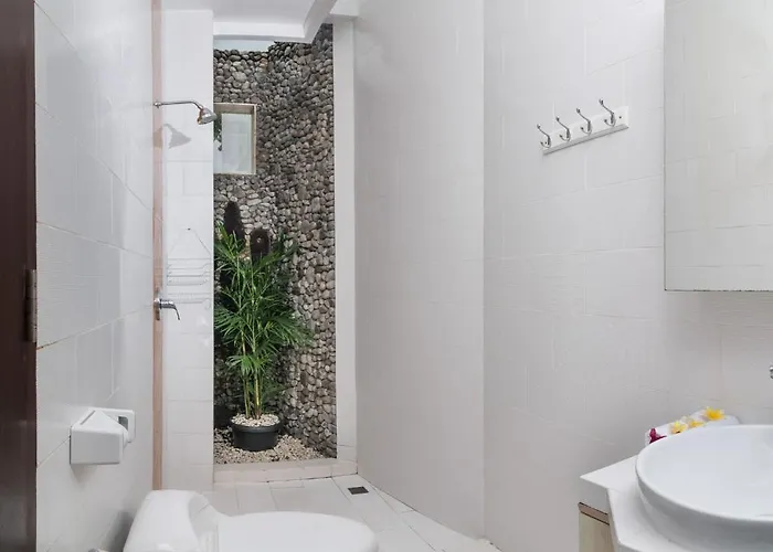 Astarta , Canggu, 5 Mins To Berawa Newly Renovated