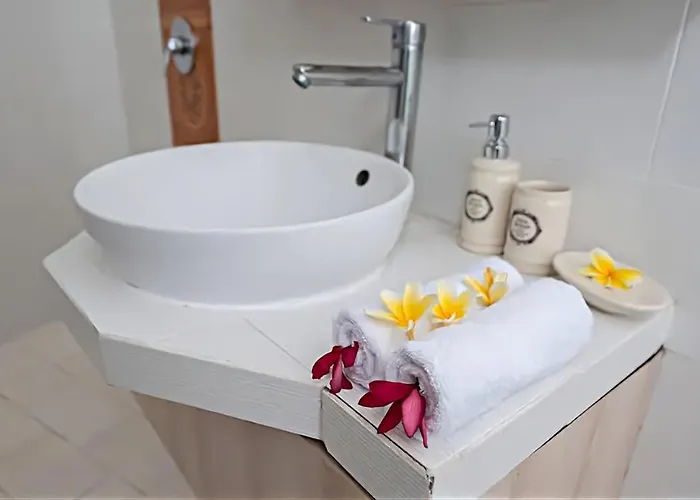 Villa Astarta , Canggu, 5 Mins To Berawa Newly Renovated Canggu (Bali)