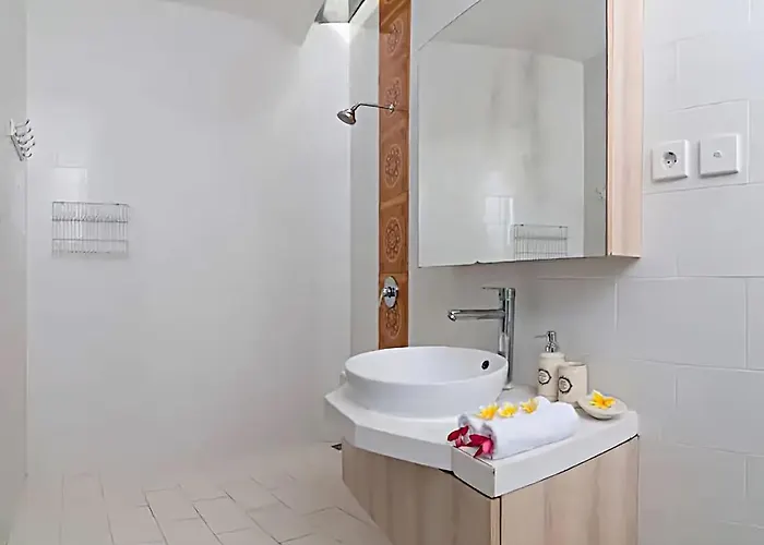 Astarta , Canggu, 5 Mins To Berawa Newly Renovated Canggu (Bali)