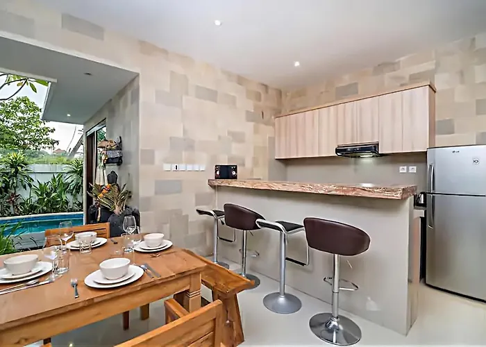 Astarta , Canggu, 5 Mins To Berawa Newly Renovated