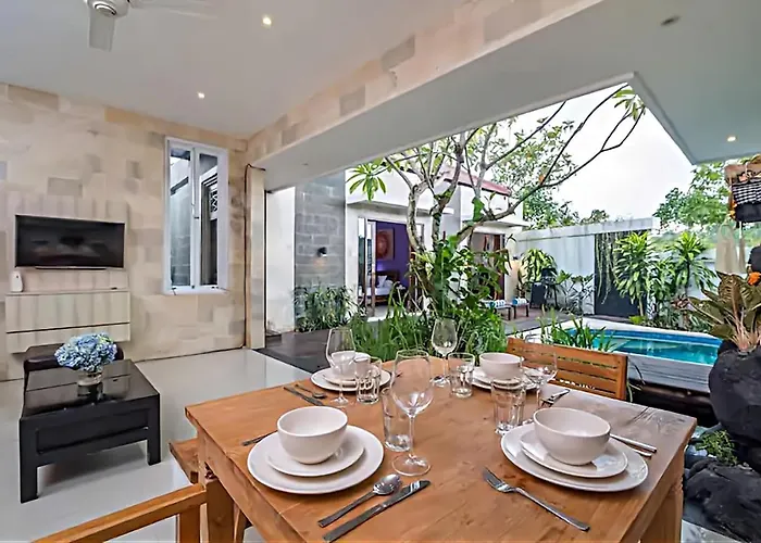Astarta , Canggu, 5 Mins To Berawa Newly Renovated Villa