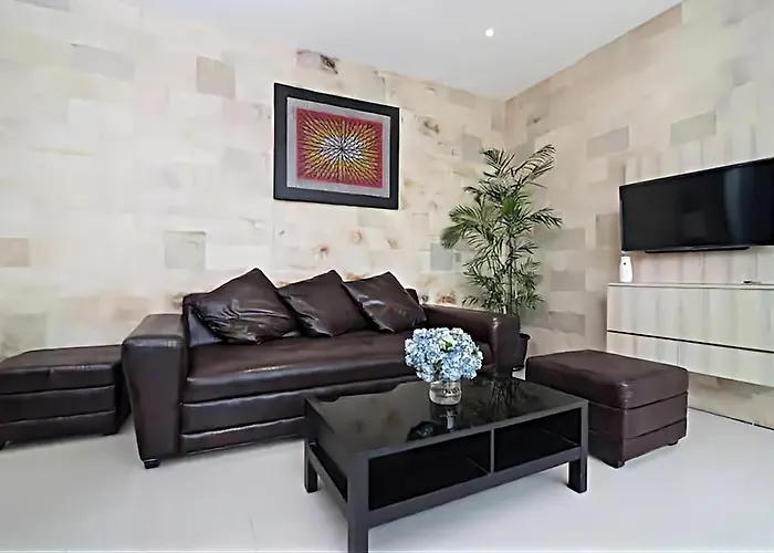 Astarta , Canggu, 5 Mins To Berawa Newly Renovated *