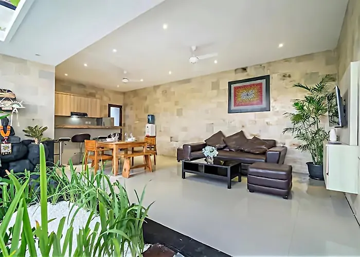 Villa Astarta , Canggu, 5 Mins To Berawa Newly Renovated *